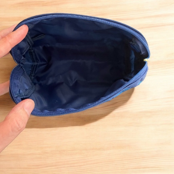 2/$25 NEW Estée Lauder Blue Watercolour Floral Wave Pattern Cosmetic Makeup Bag - Picture 4 of 6